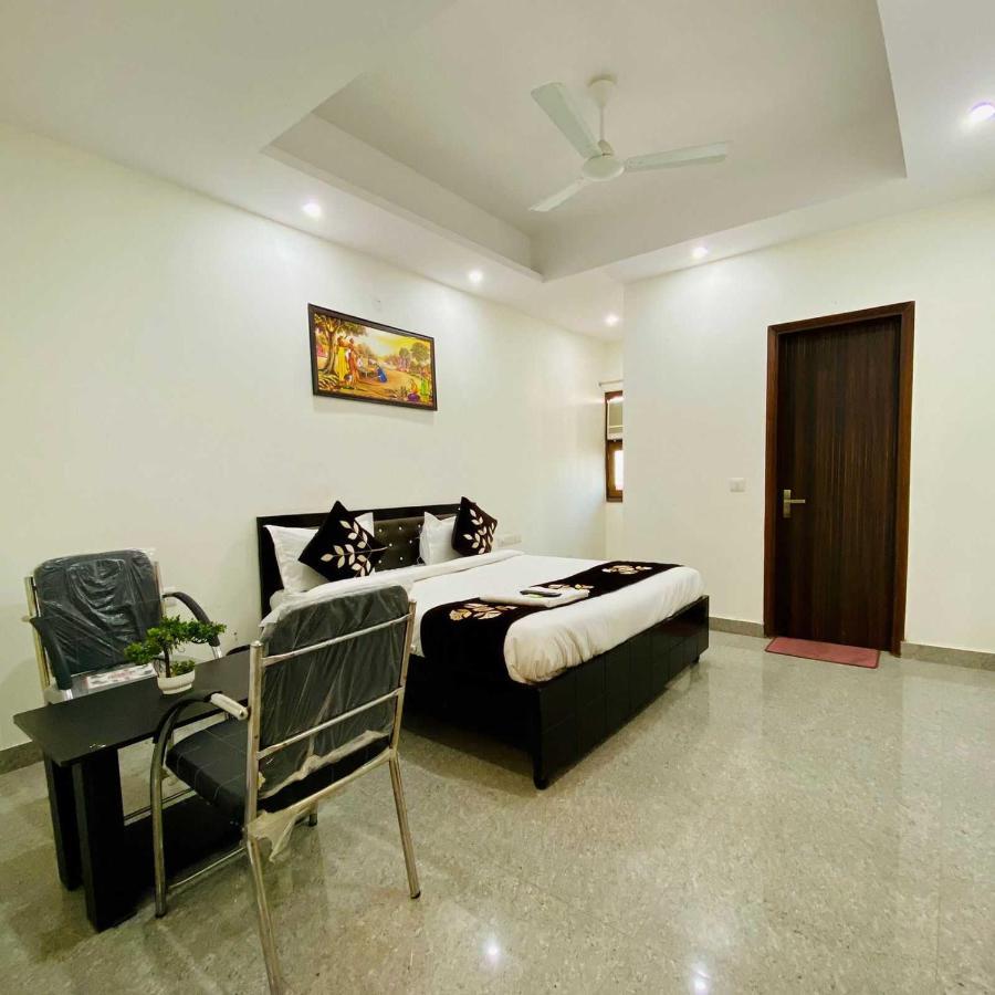 Hotel O K R Resdiancy Near Botanic Garden Of Indian Republic Нойда Екстер'єр фото