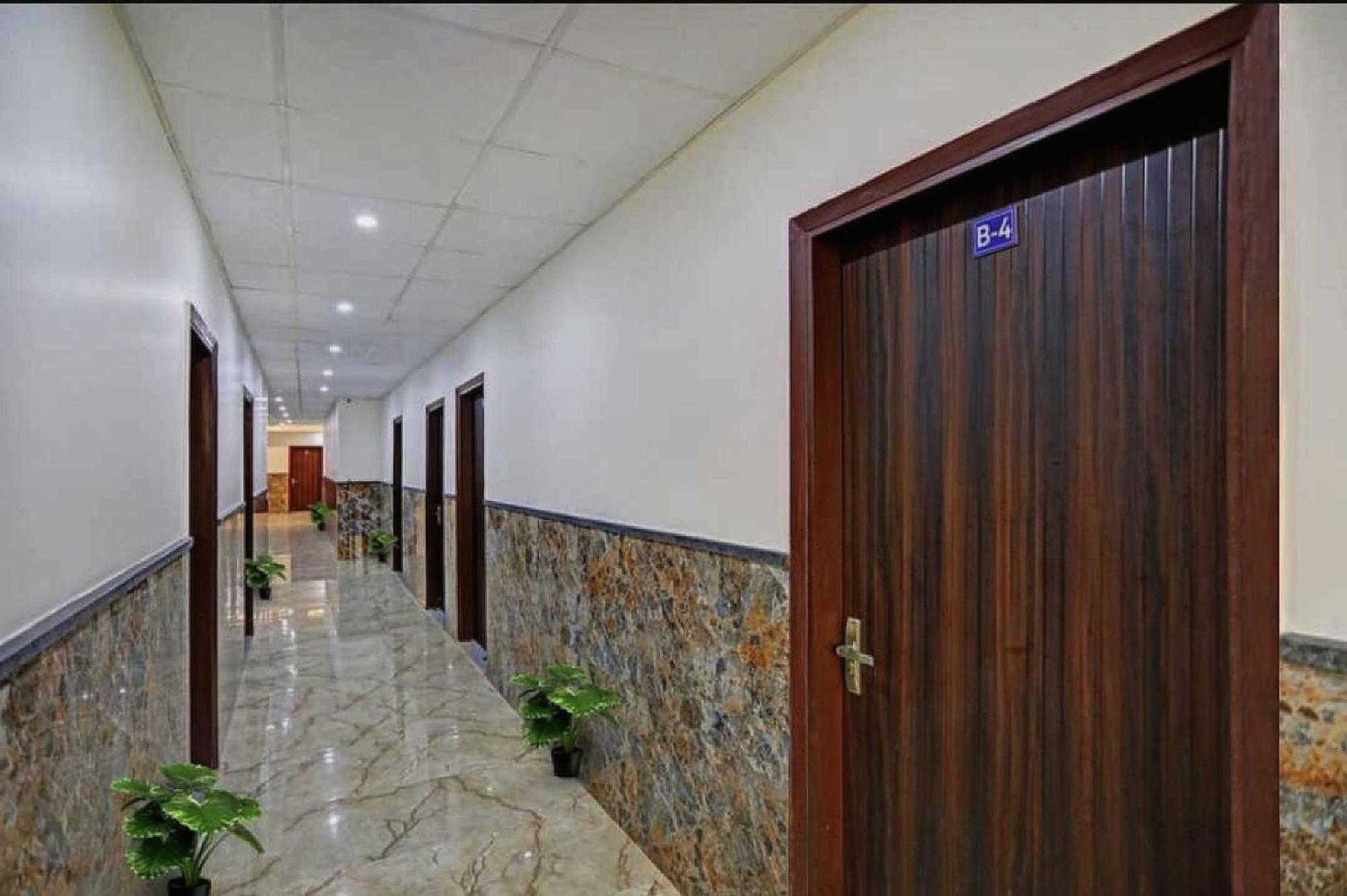 Hotel O K R Resdiancy Near Botanic Garden Of Indian Republic Нойда Екстер'єр фото
